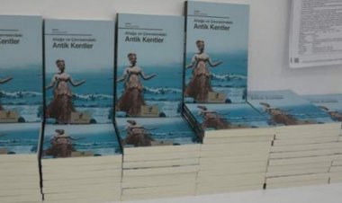 Doç. Dr. Murat Çekilmez, Aliağa ve Çevresindeki Antik Kentleri kitaplaştırdı