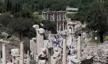 Efes Antik Kenti'nde ziyaretçi sayısı 2 milyona yaklaştı