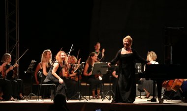 Gümüşlük Müzik Festivali Gülsin Onay ve Ancyra Ensemble konseriyle başladı