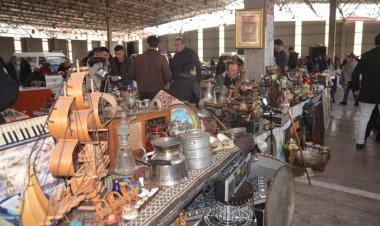Mersin'de açılan 'antika pazarı' ilgi görüyor