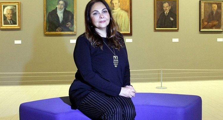 Türkiye'den çalınan çiniler Victoria and Albert Müzesi'nde bulundu.