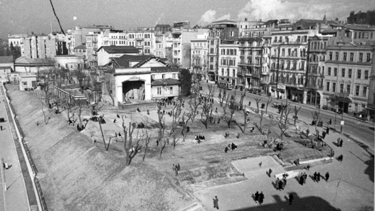 Aralıktan Bakmak: Meşrutiyet Caddesi'nden Bir Kesit