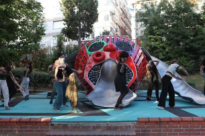 Nişantaşı'nda çocuklar Monster Chetwynd’in Gorgon'u ile oynayacak