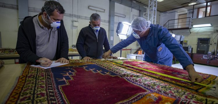 Vakıflar Genel Müdürlüğü tarihi halıları radyo frekansıyla takip ediyor