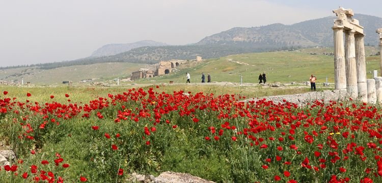 Hierapolis Antik Kenti'nin 41 eseri İtalya'de sergilenecek.