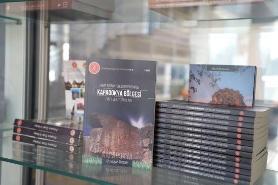 Roma İmparatorluğu Döneminde Kapadokya Bölgesi'nin ilk yüzyılları kitaplaştı