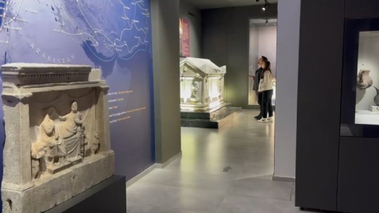 8 bin yıllık ayak izi ilk kez sergilendi